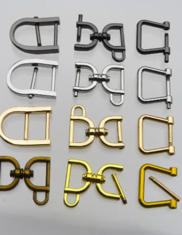Bag-specific hardware buckles
